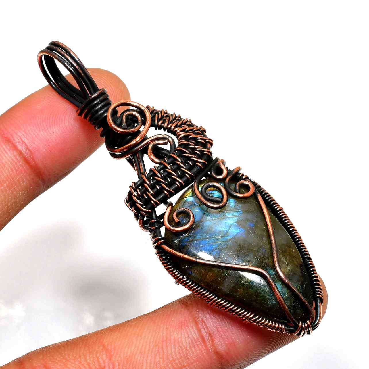 Celestial Harmony – Labradorite Copper Pendant