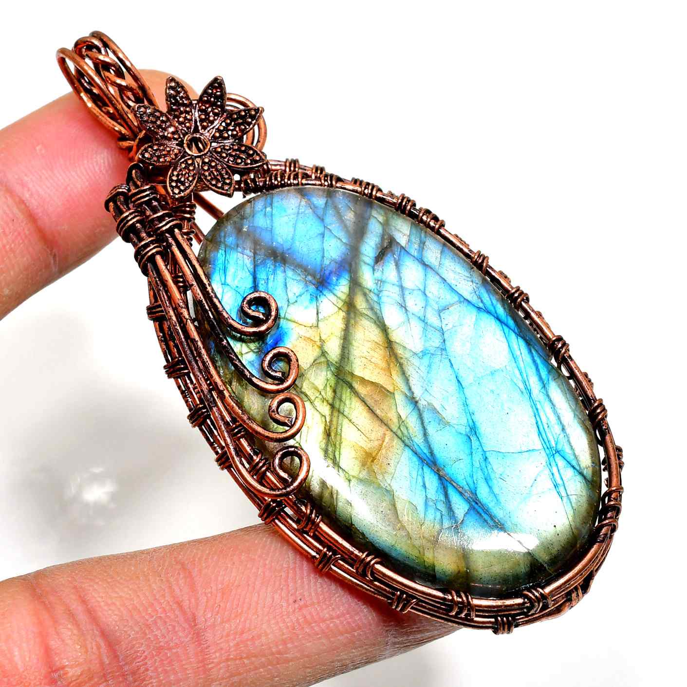 Celestial Glow – Labradorite Copper Pendant