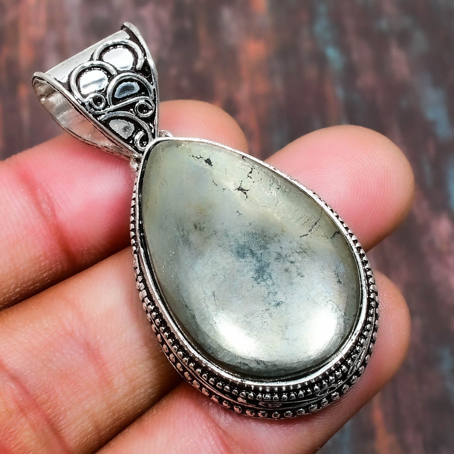 Glimmering Wisdom – Labradorite Sterling Silver Pendant
