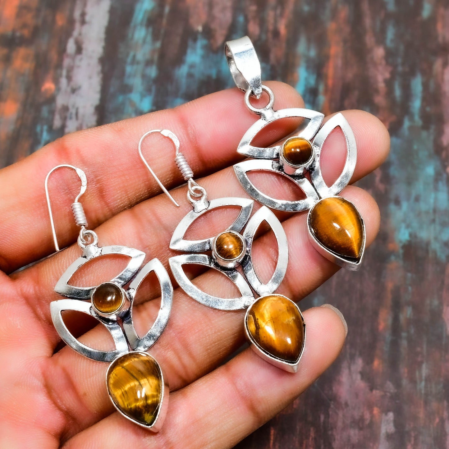 Guardian’s Gaze – Tiger Eye Silver Set