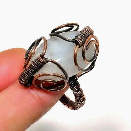 Moonlit Embrace – Copper-Wrapped Moonstone Ring