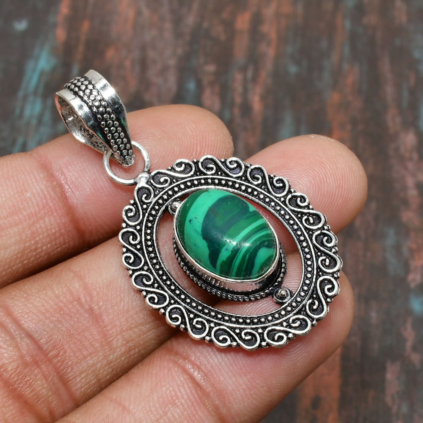 Verdant Harmony – Artisan Malachite Silver Pendant