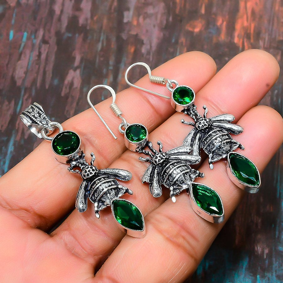 Honeyed Harmony – Silver Bee & Green Stone Set