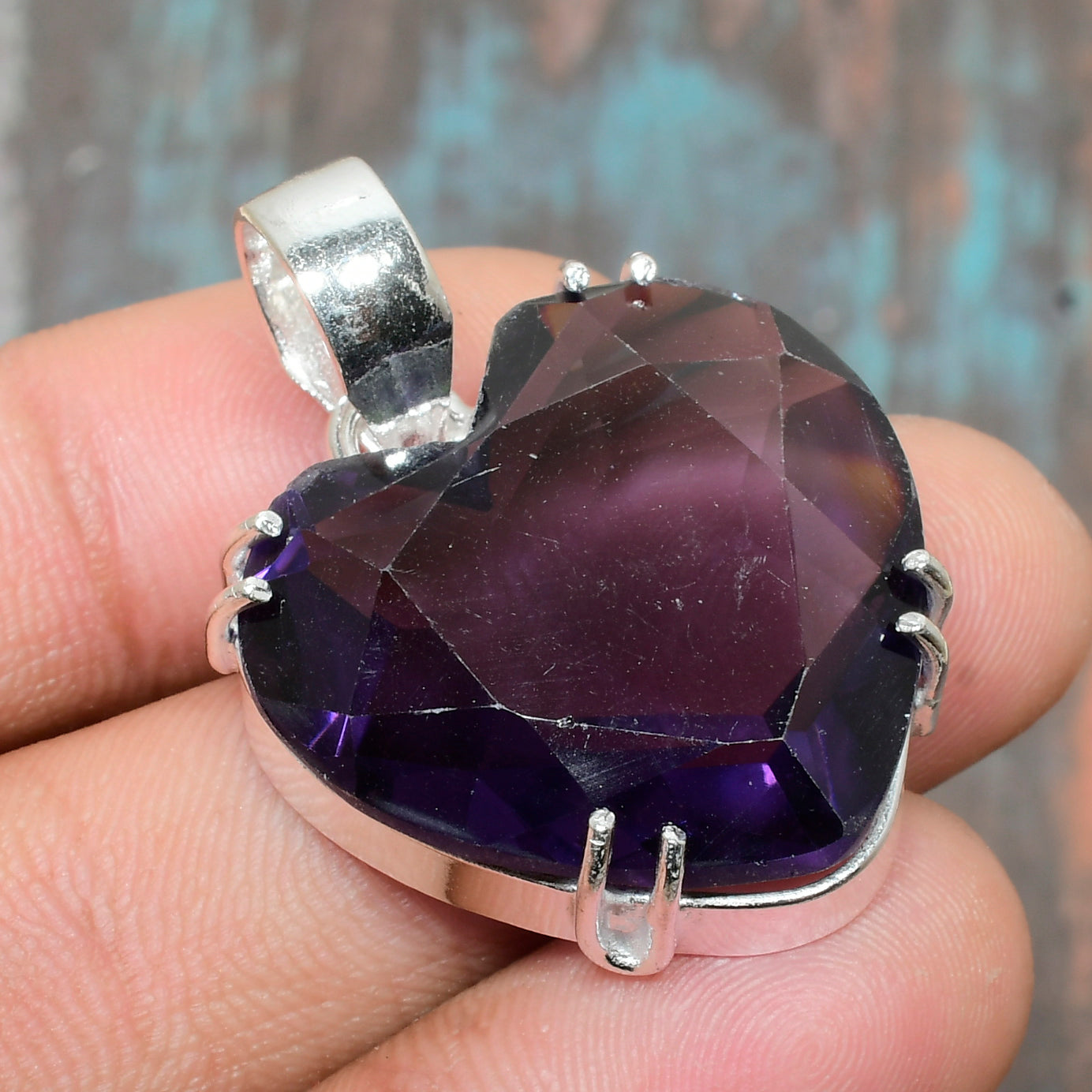 Ezra’s Veil – Heart-Shaped Amethyst Silver Pendant