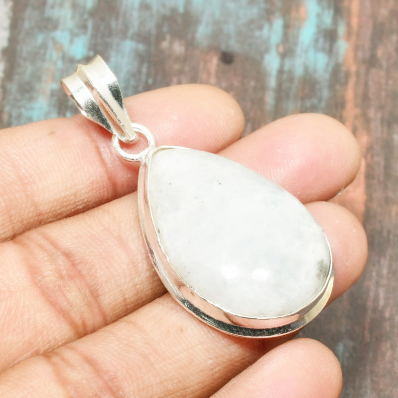 Moonlit Serenity – Sterling Silver Moonstone Pendant