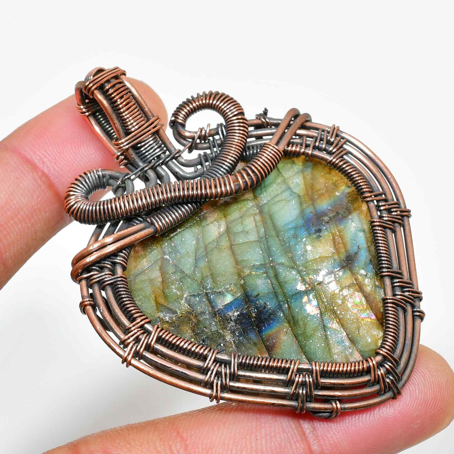 Luna’s Veil – Labradorite Copper Pendant