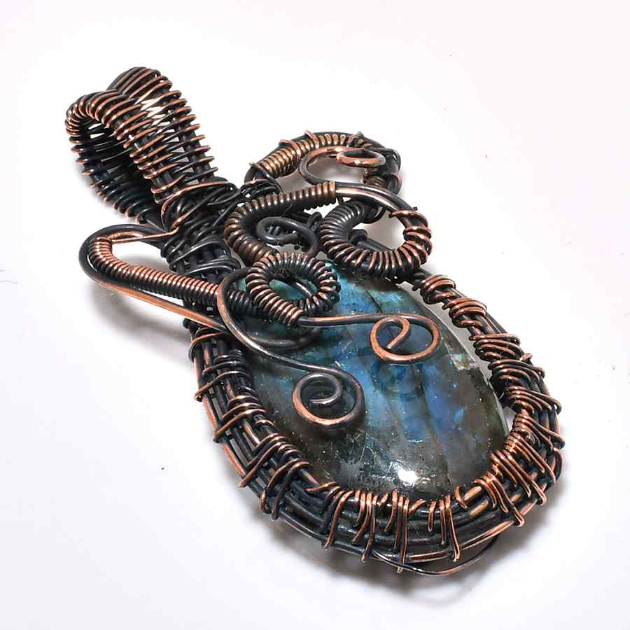 Celestial Embrace – Labradorite Copper Pendant