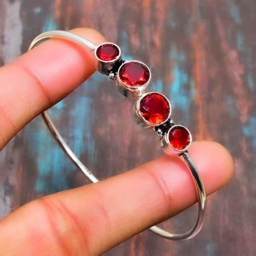 Ember Heart – Sterling Silver Garnet Bangle