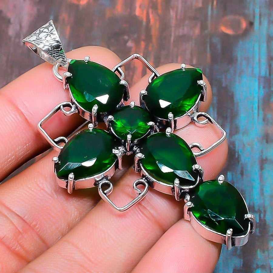 Emerald Elegance – Sterling Silver Green Gemstone Pendant