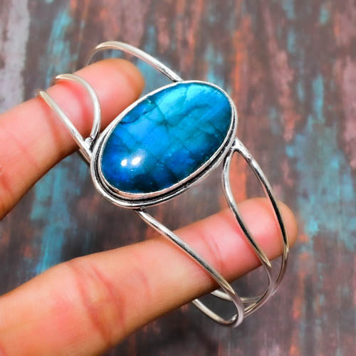 Radiant Wave – Labradorite Silver Cuff