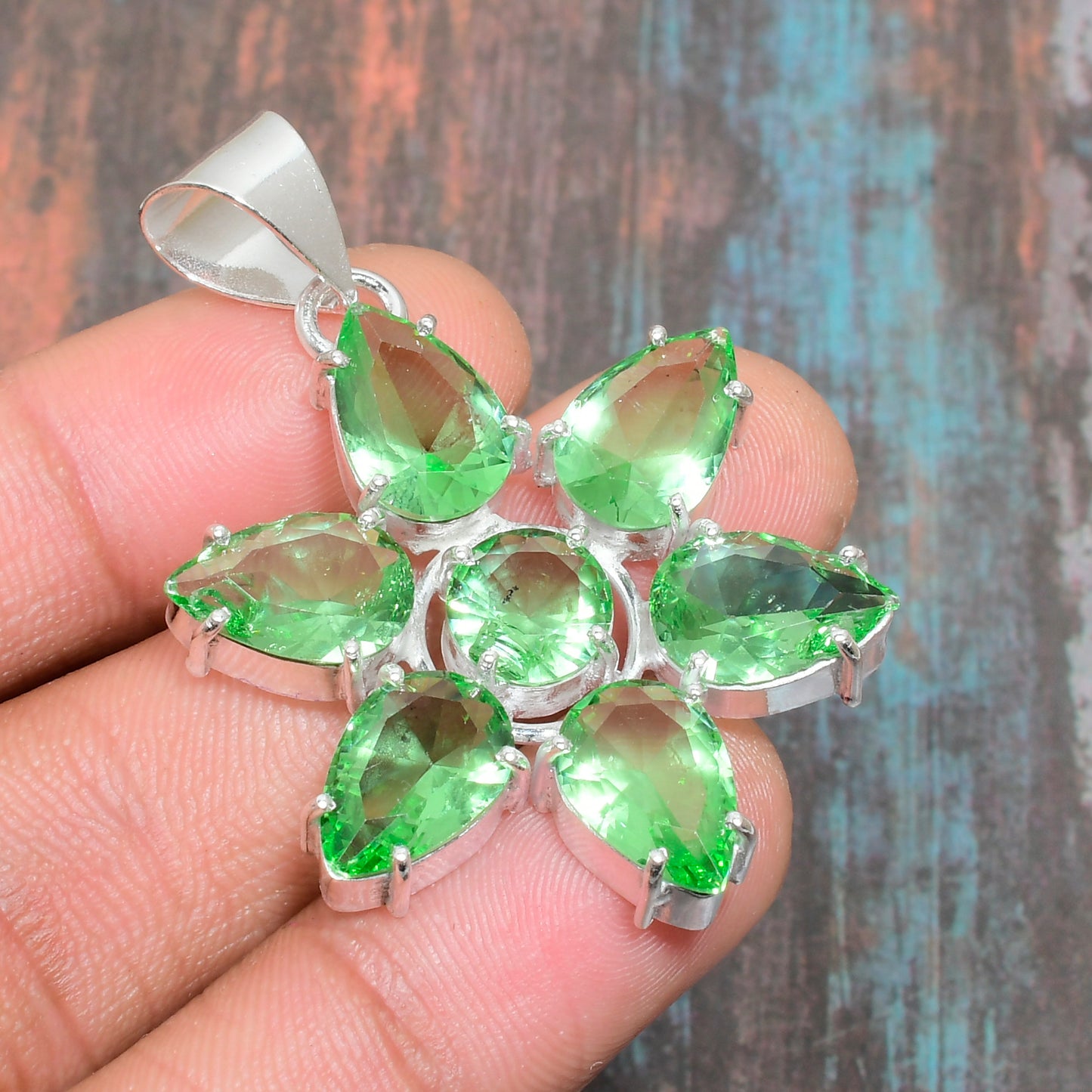 Floral Harmony – Sterling Silver Peridot Pendant