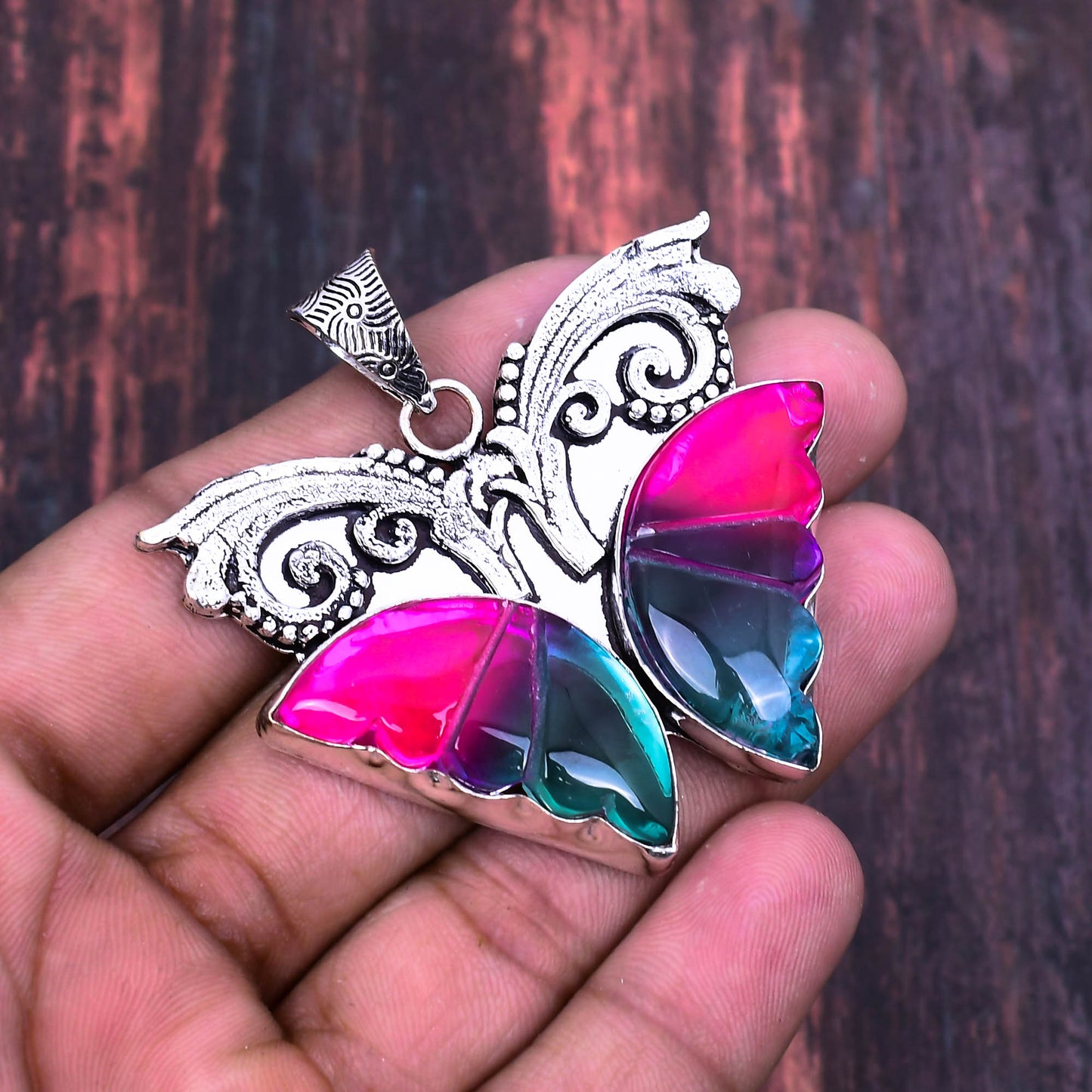 Butterfly Blossom – Silver-Plated Agate Pendant