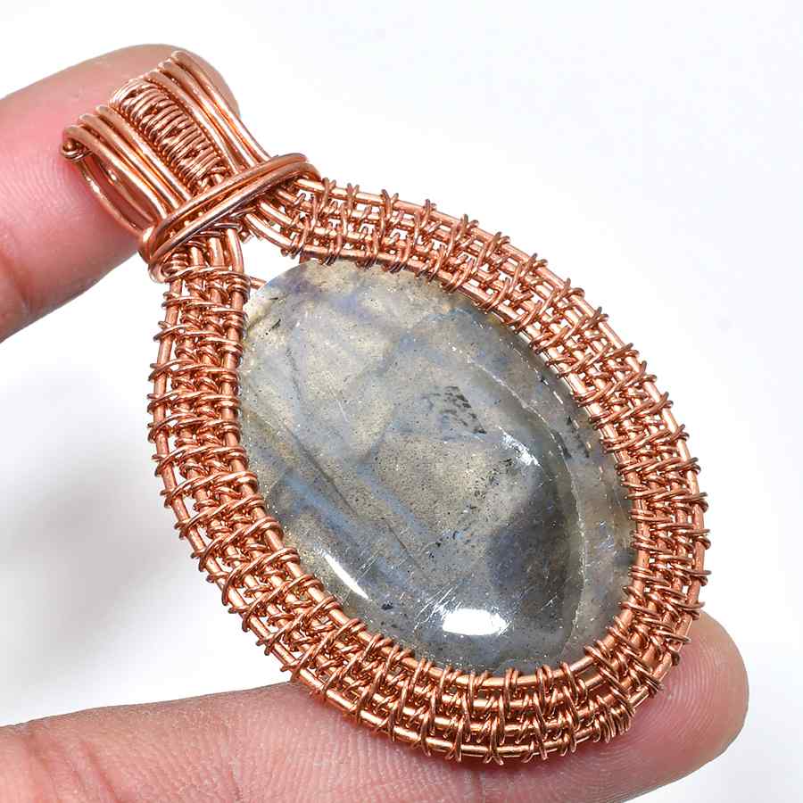 Selene’s Shimmer – Labradorite Copper Pendant