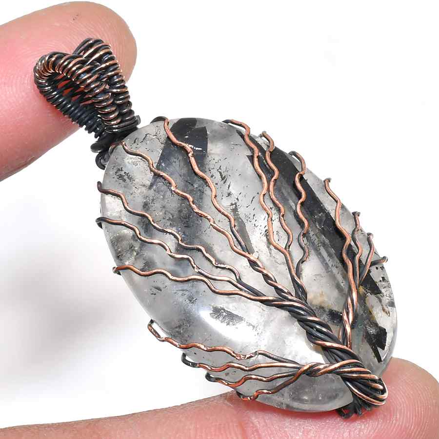 Serenity’s Embrace – Quartz Copper Pendant