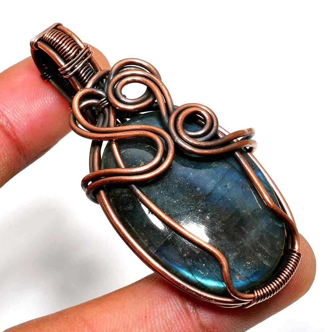 Selene’s Shimmer – Labradorite & Copper Pendant
