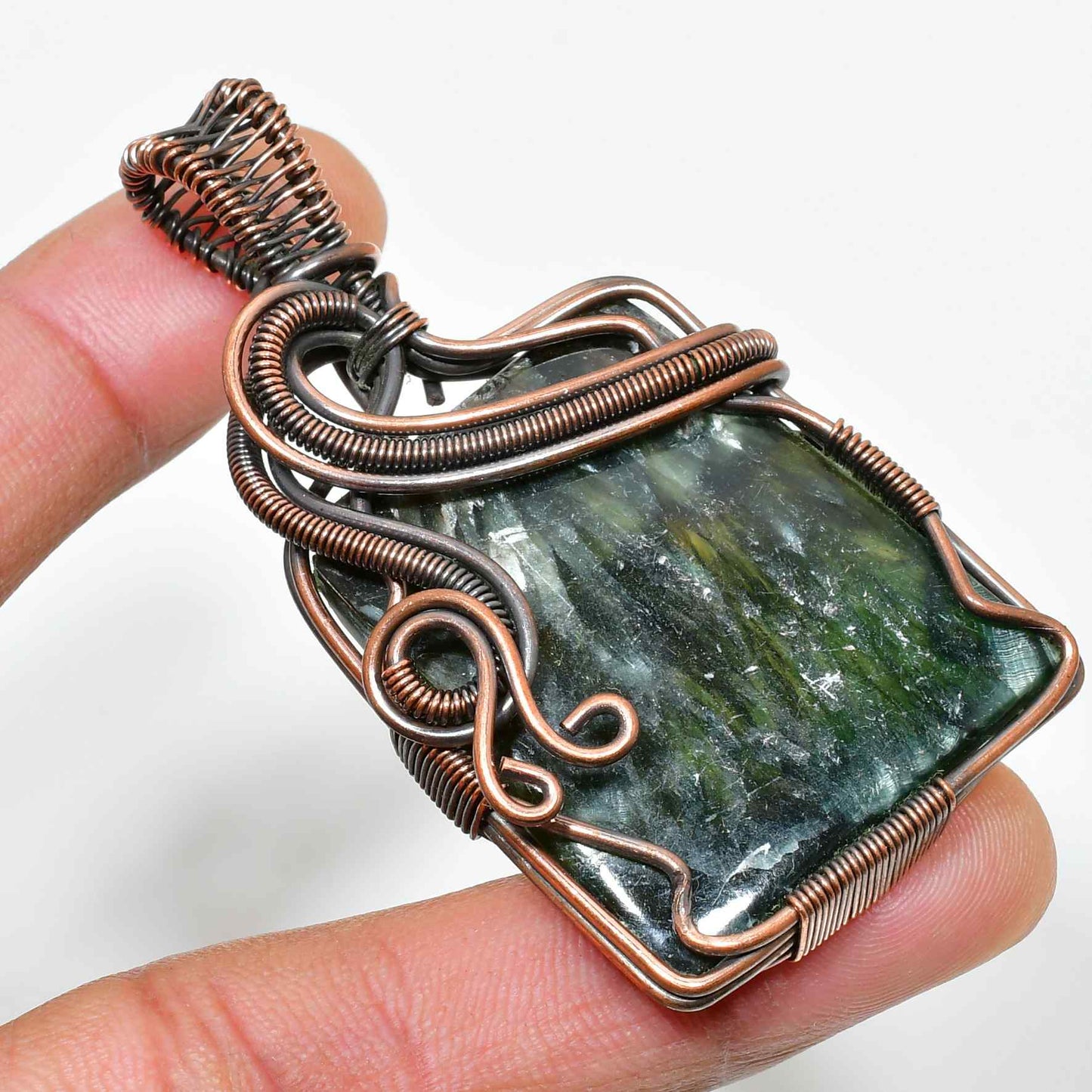 Serenity’s Embrace – Amethyst Copper Pendant