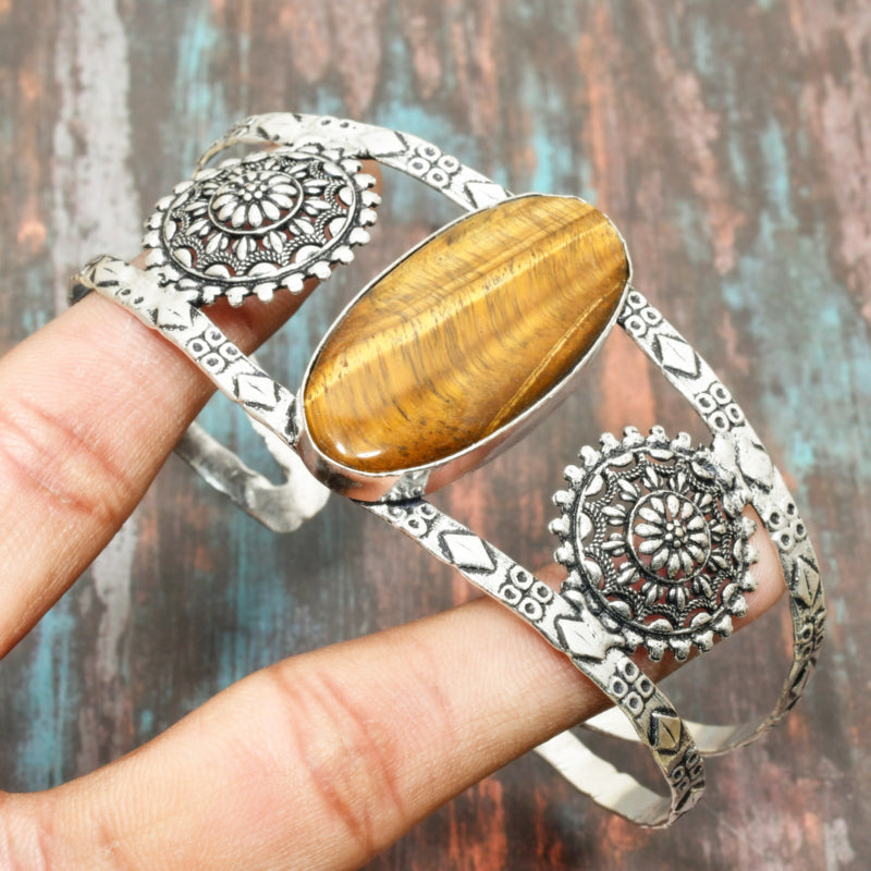 Lionheart’s Edge – Tiger’s Eye Silver Cuff