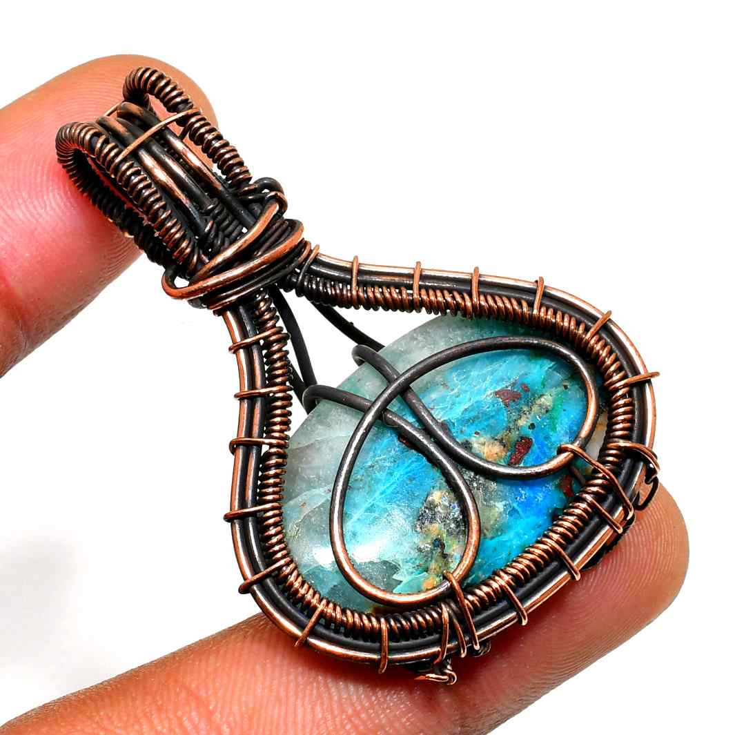 Rustic Reverie – Copper-Wrapped Natural Stone Pendant