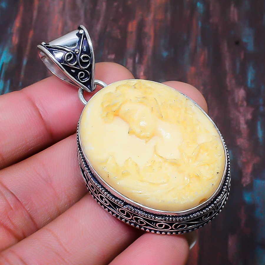 Eleanor’s Grace – Resin Cameo Silver-Tone Pendant