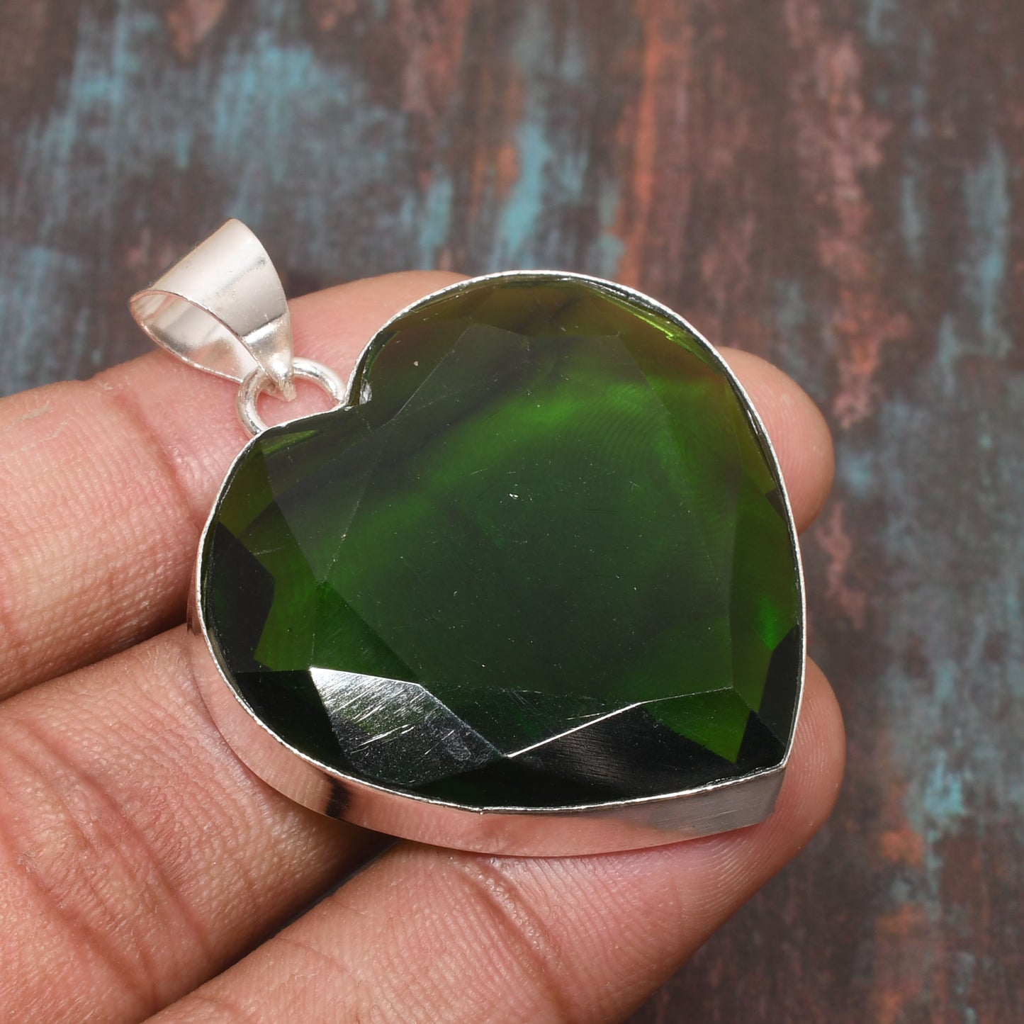 Verdant Heart – Sterling Silver Green Gemstone Pendant