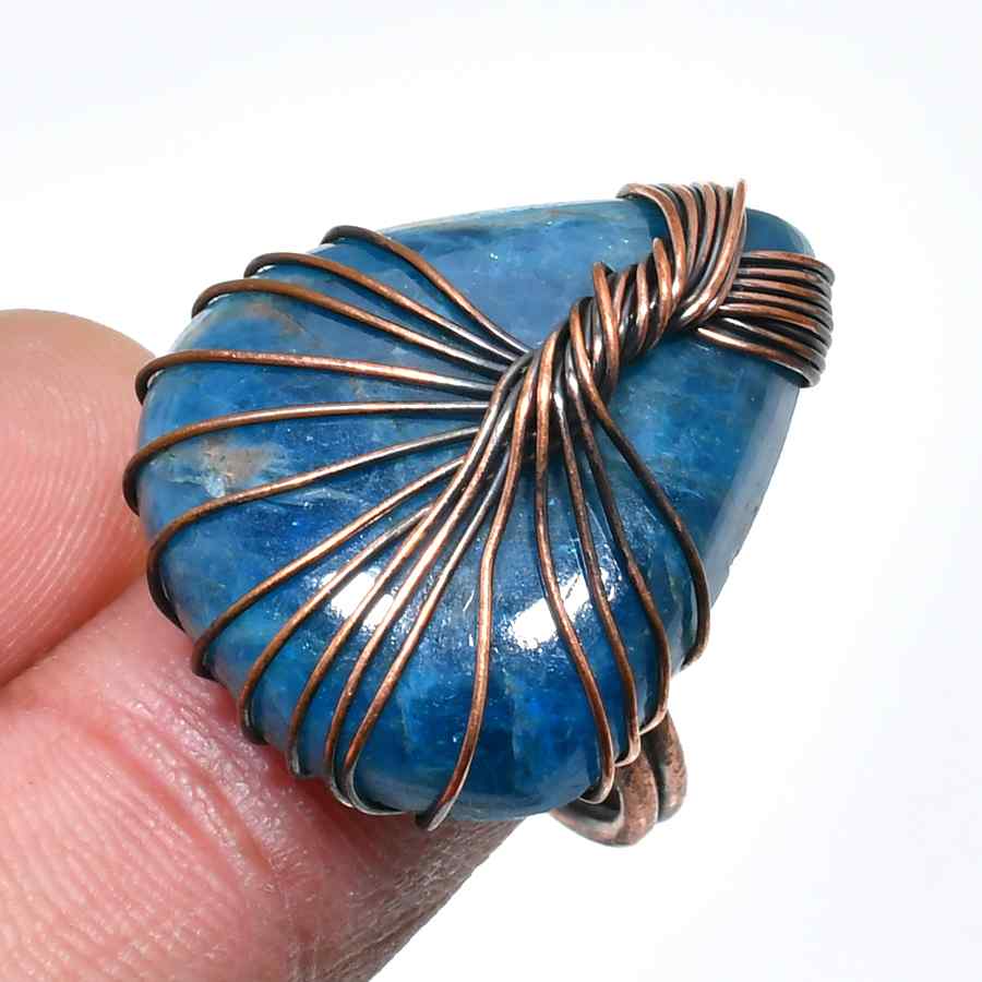 Azure Serenity – Copper-Wrapped Lapis Lazuli Pendant
