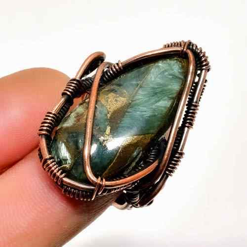 Celeste’s Shield – Labradorite Copper Pendant