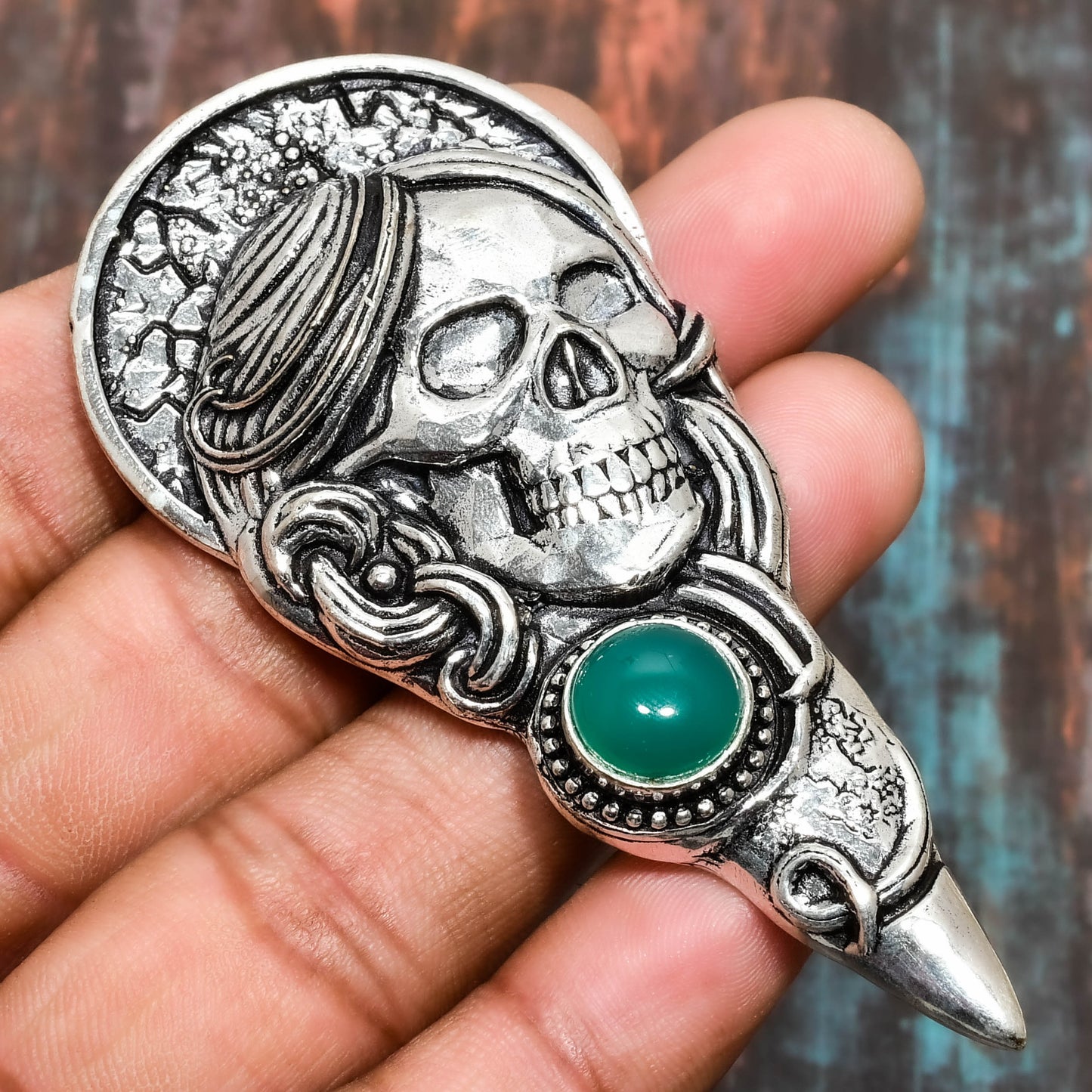Emerald Requiem – Silver Skull Pendant