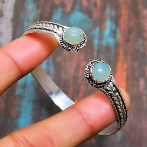 Luna’s Embrace – Handcrafted Silver Moonstone Cuff