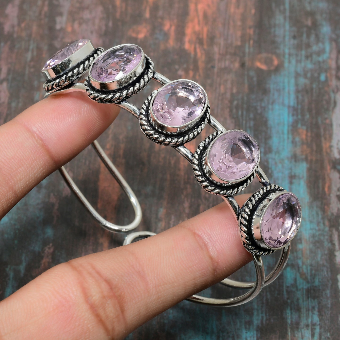 Serene Aura – Amethyst Silver Cuff