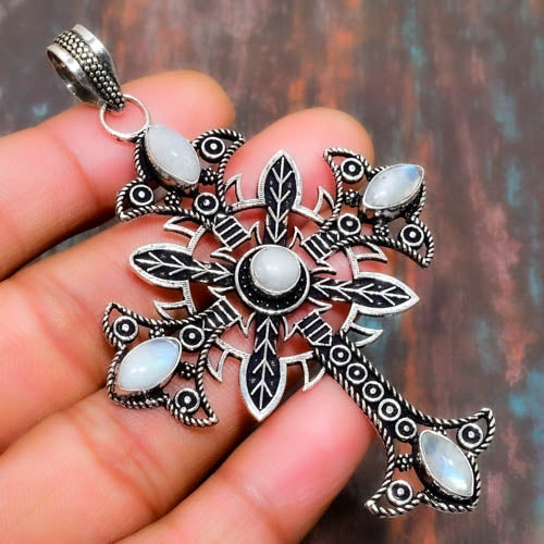 Celestial Bloom – Sterling Silver Moonstone Pendant