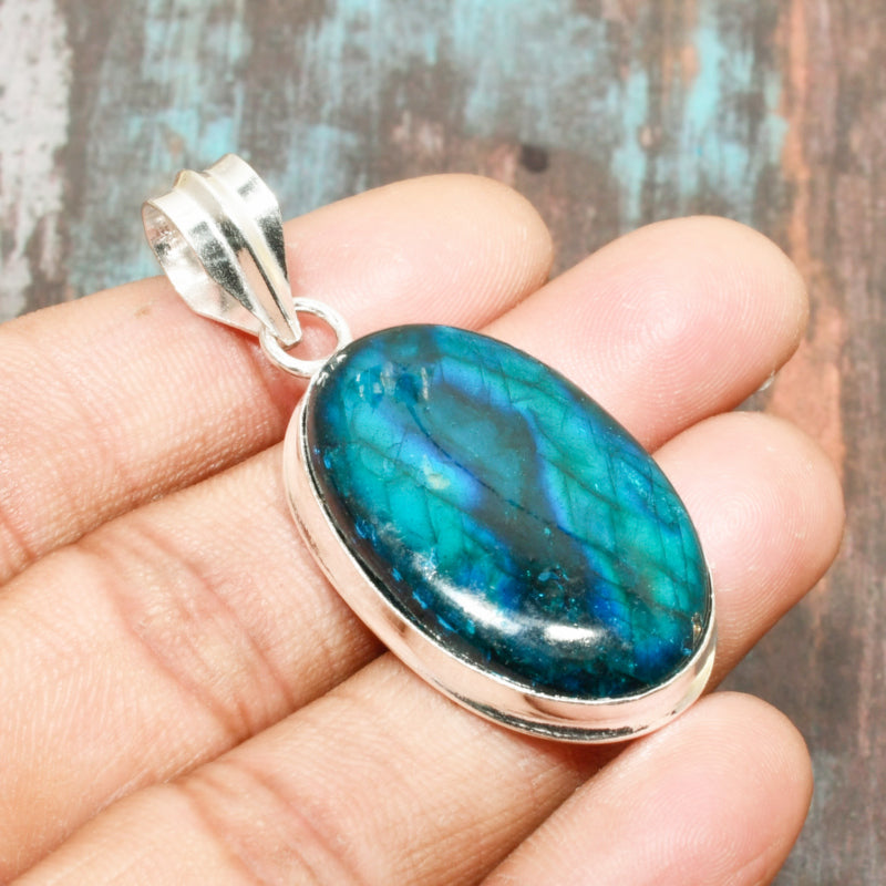 Azure Harmony – Sterling Silver Labradorite Pendant
