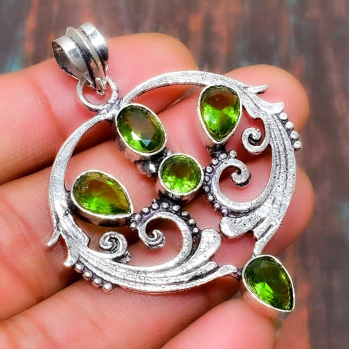 Verdant Embrace – Silver Filigree Peridot Pendant