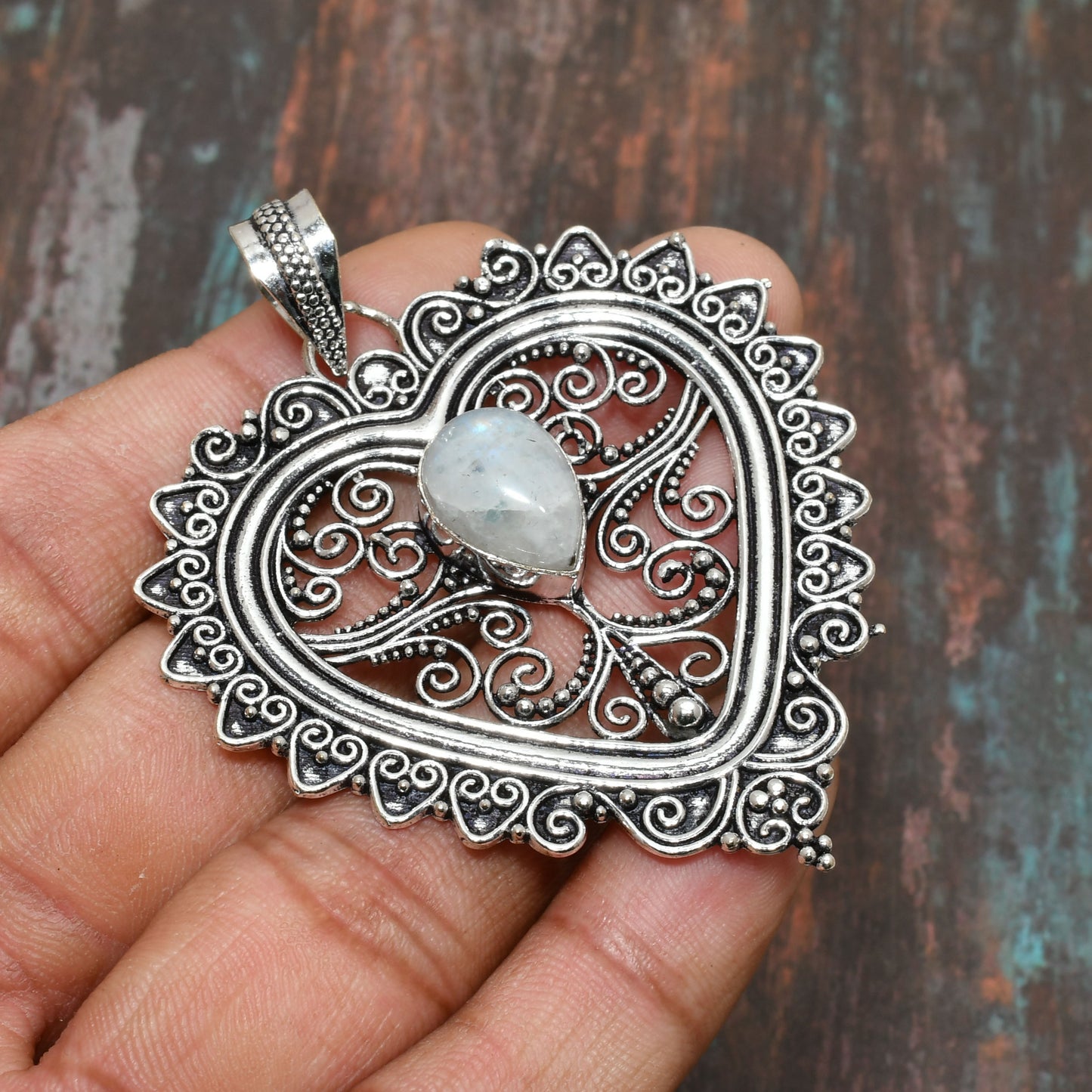 Moonlit Heart – Sterling Silver Moonstone Pendant
