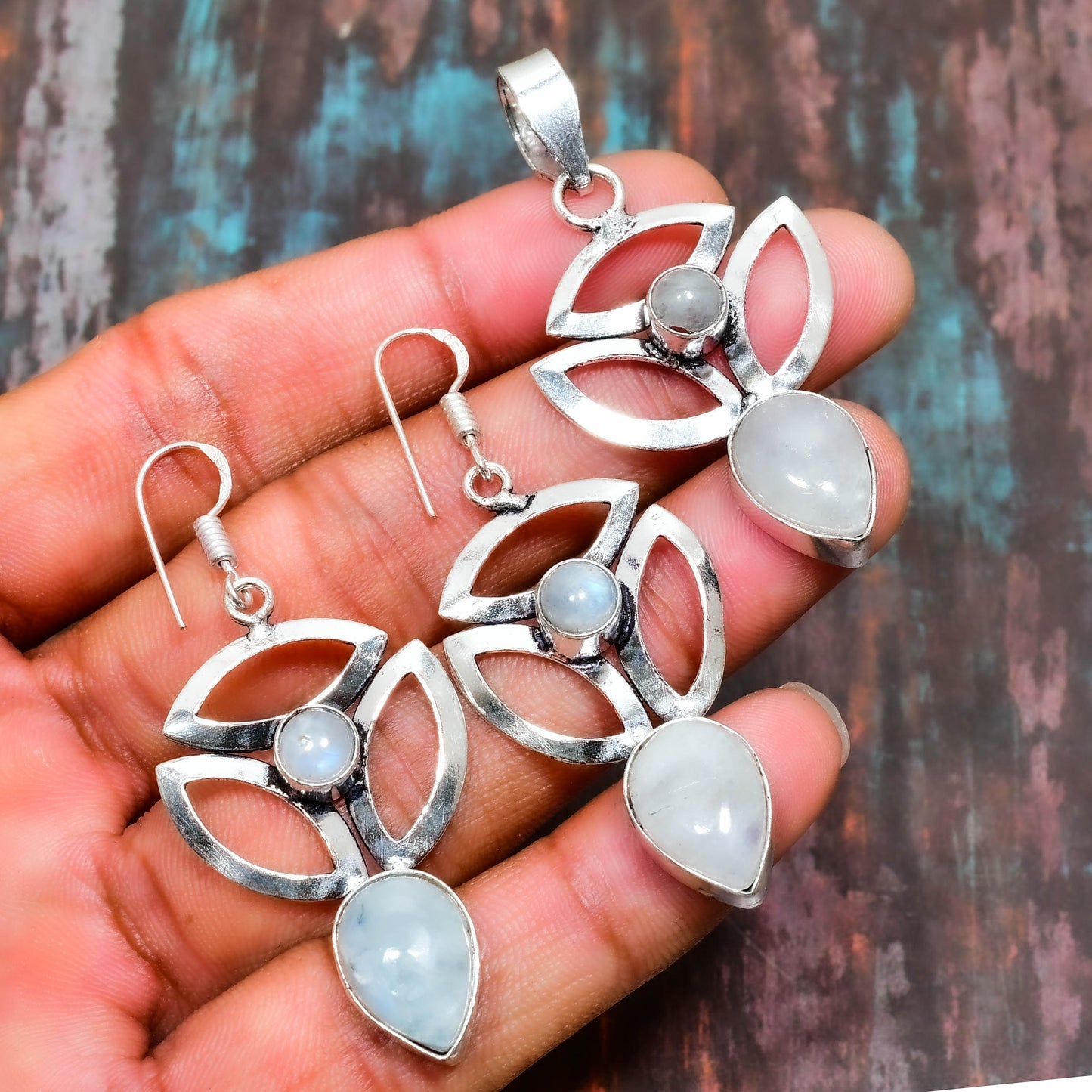 Luna’s Leaf – Silver Moonstone Pendant & Earrings Set