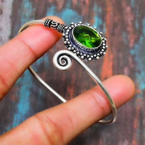 Enchantress’ Embrace – Sterling Silver Green Gemstone Bracelet