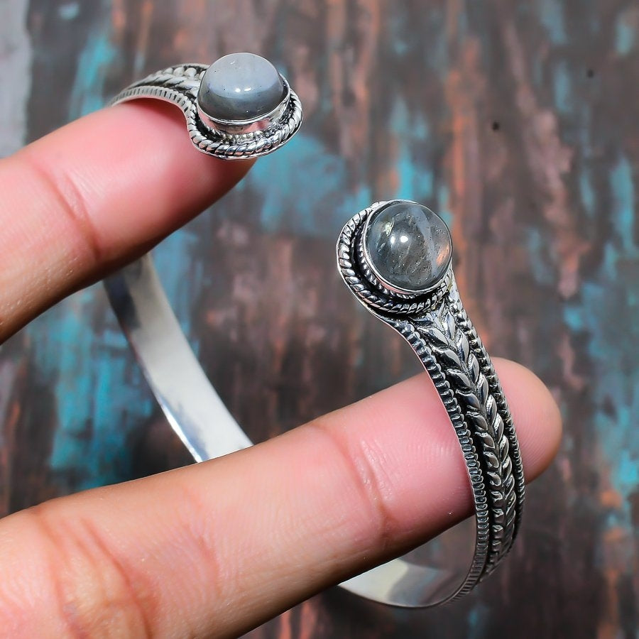 Luna’s Embrace – Silver Moonstone Cuff