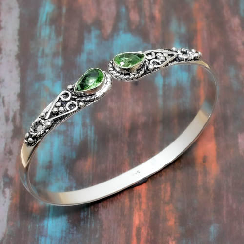 Verdant Harmony – Peridot & Sterling Silver Bangle