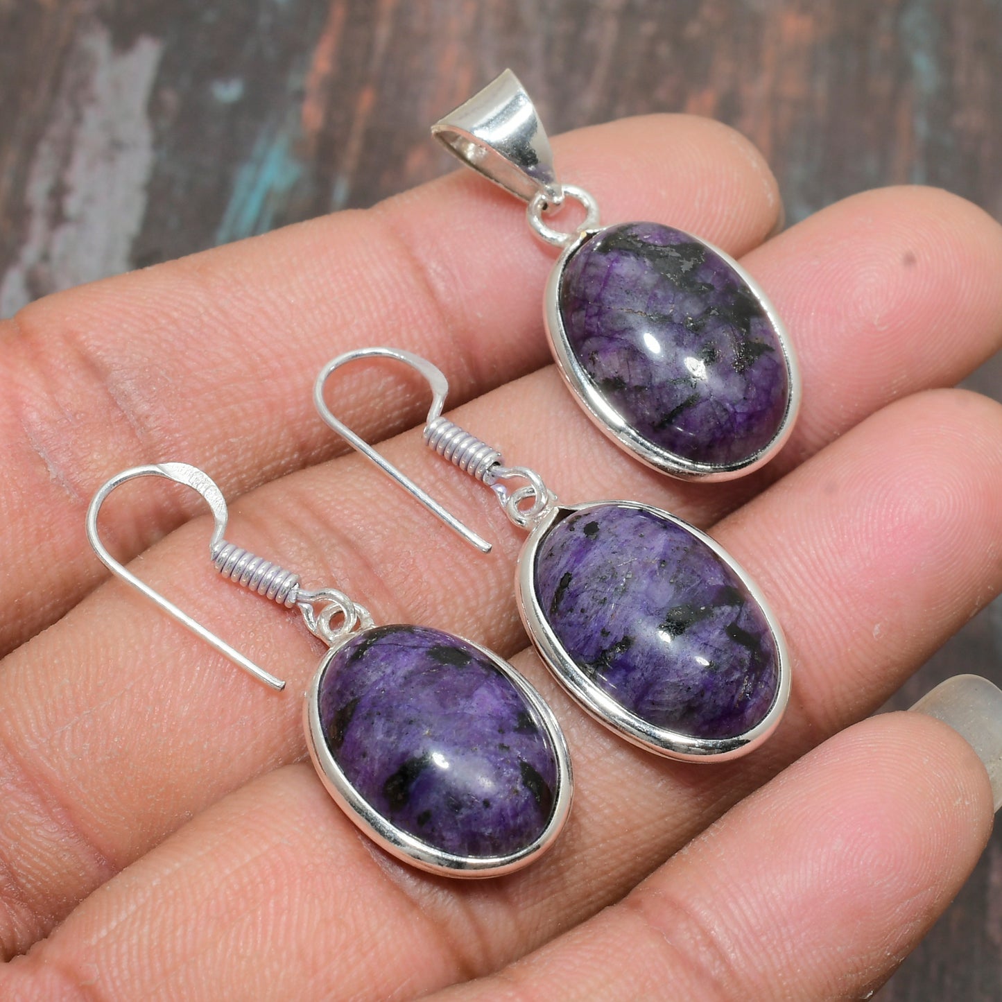 Elysian Glow – Amethyst Pendant & Earring Set