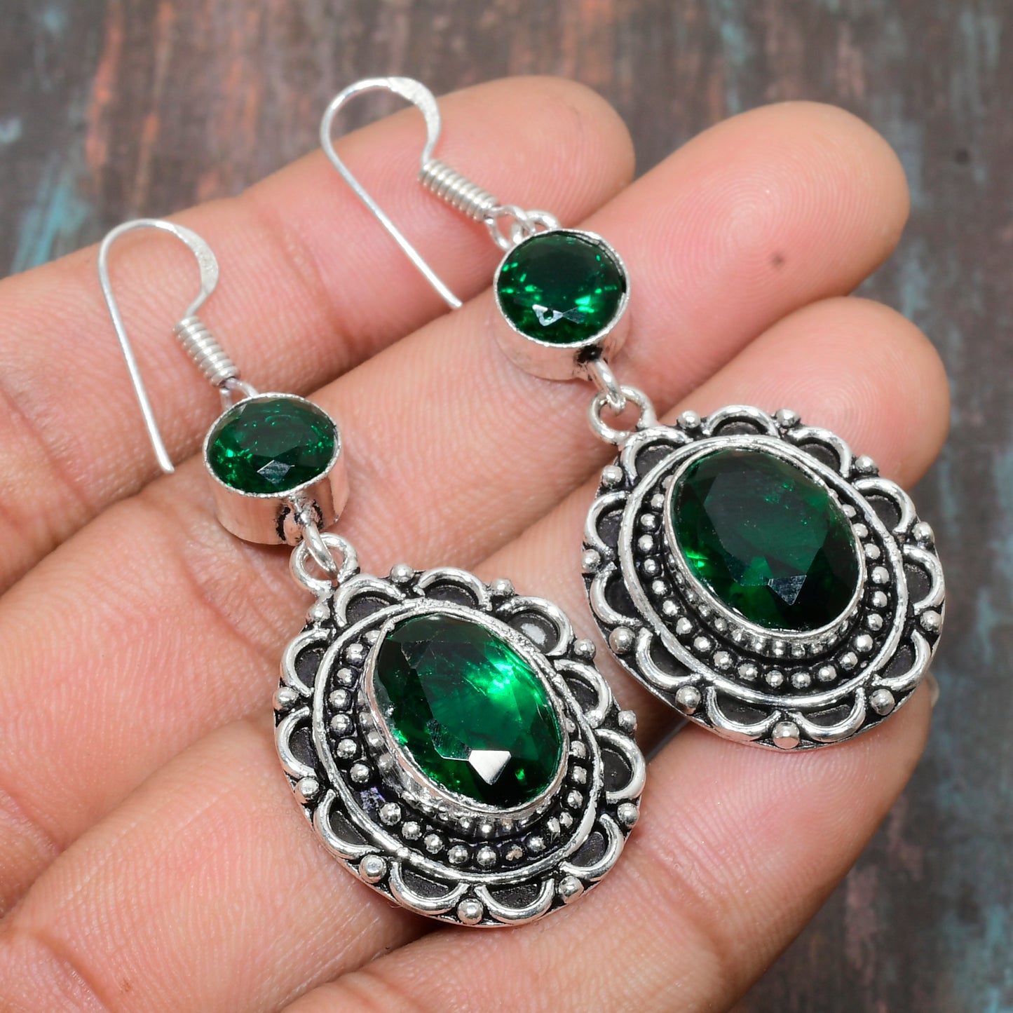 Emerald Elegance – Silver Filigree Earrings