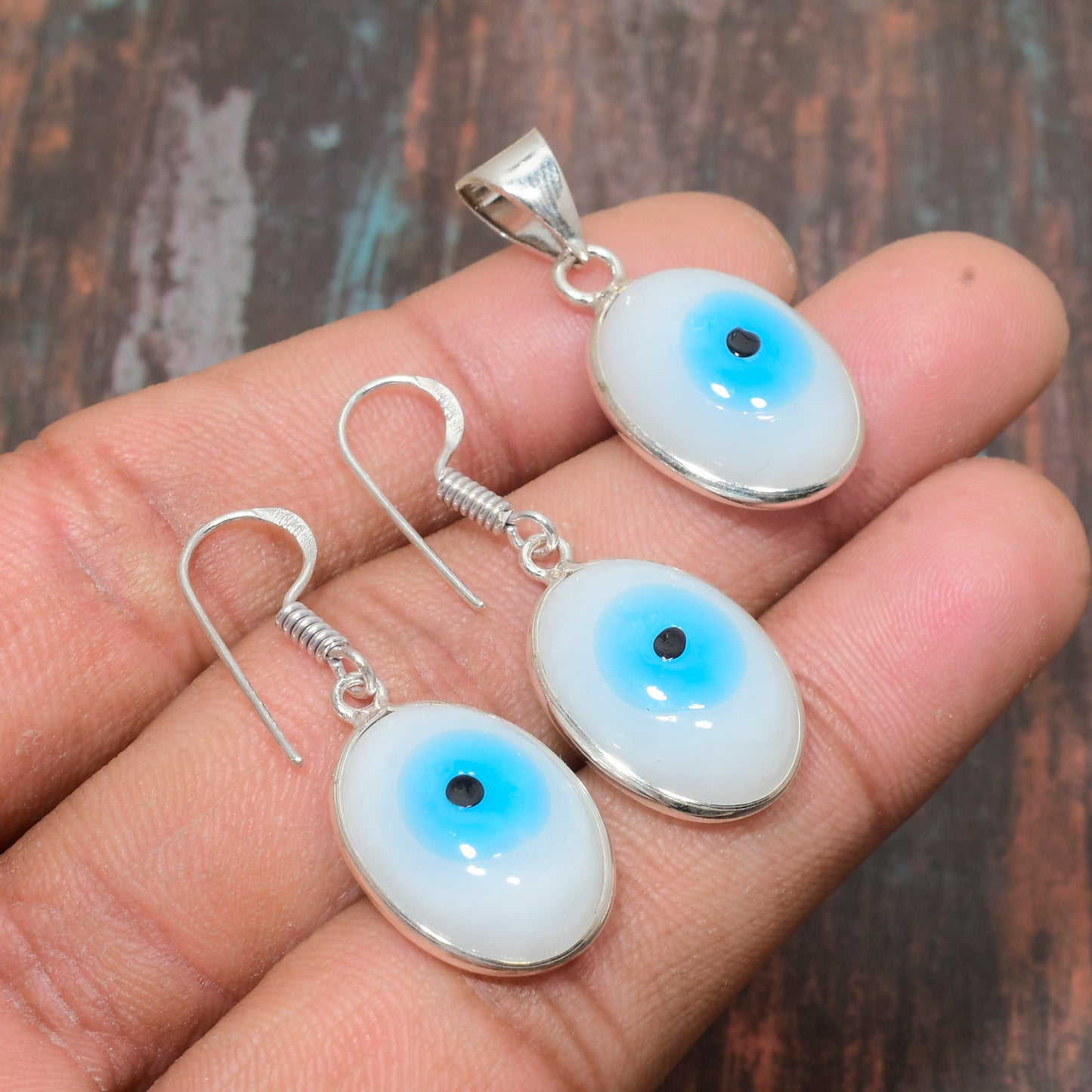 Guardian’s Eye – Turquoise & White Agate Silver Set