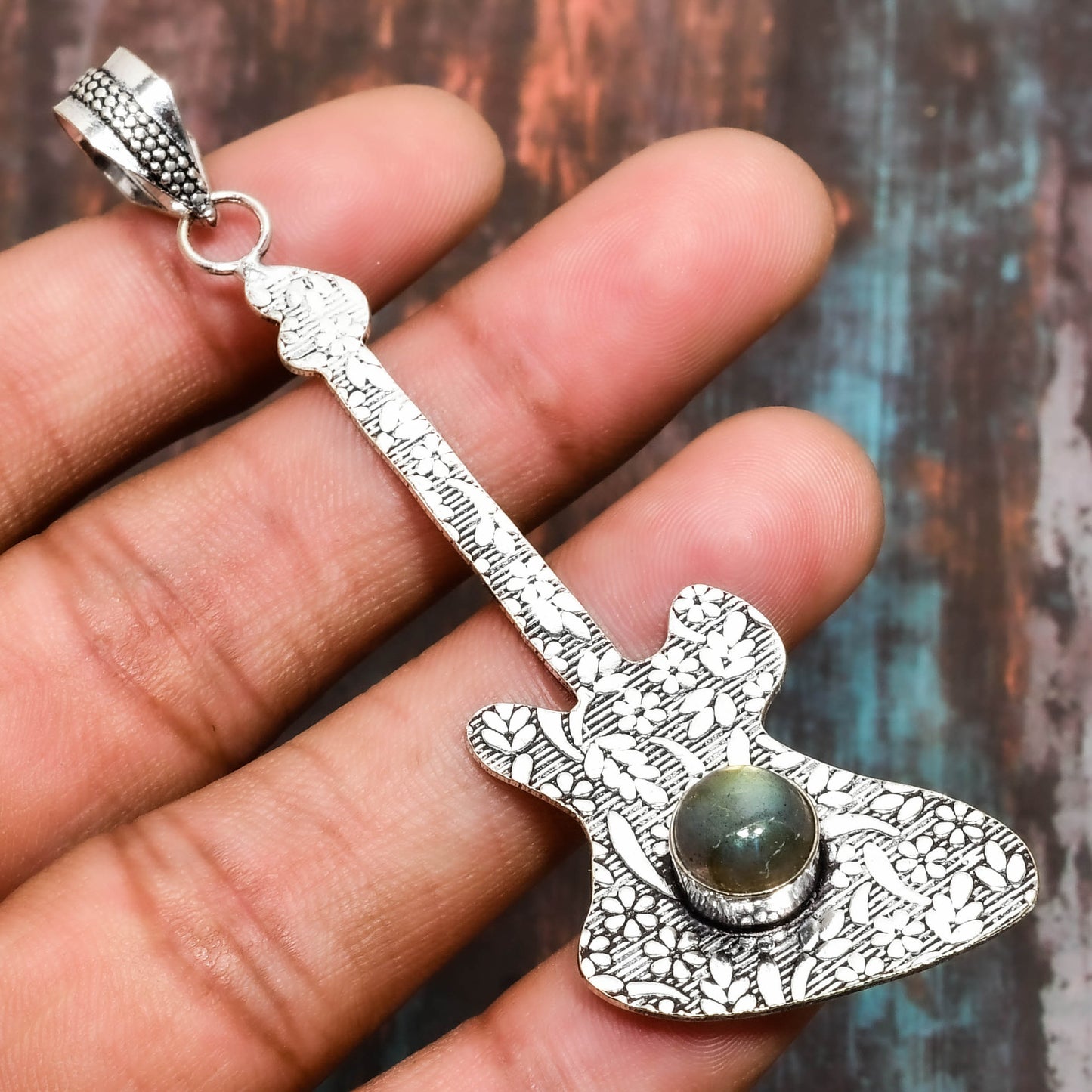 Melodic Muse – Silver Guitar Pendant with Labradorite Stone