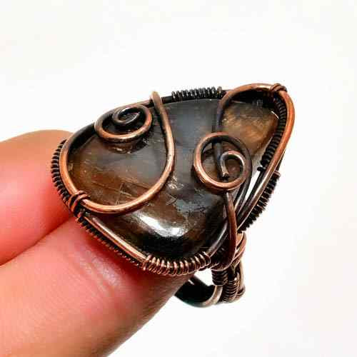 Selene’s Shield – Labradorite Copper Ring