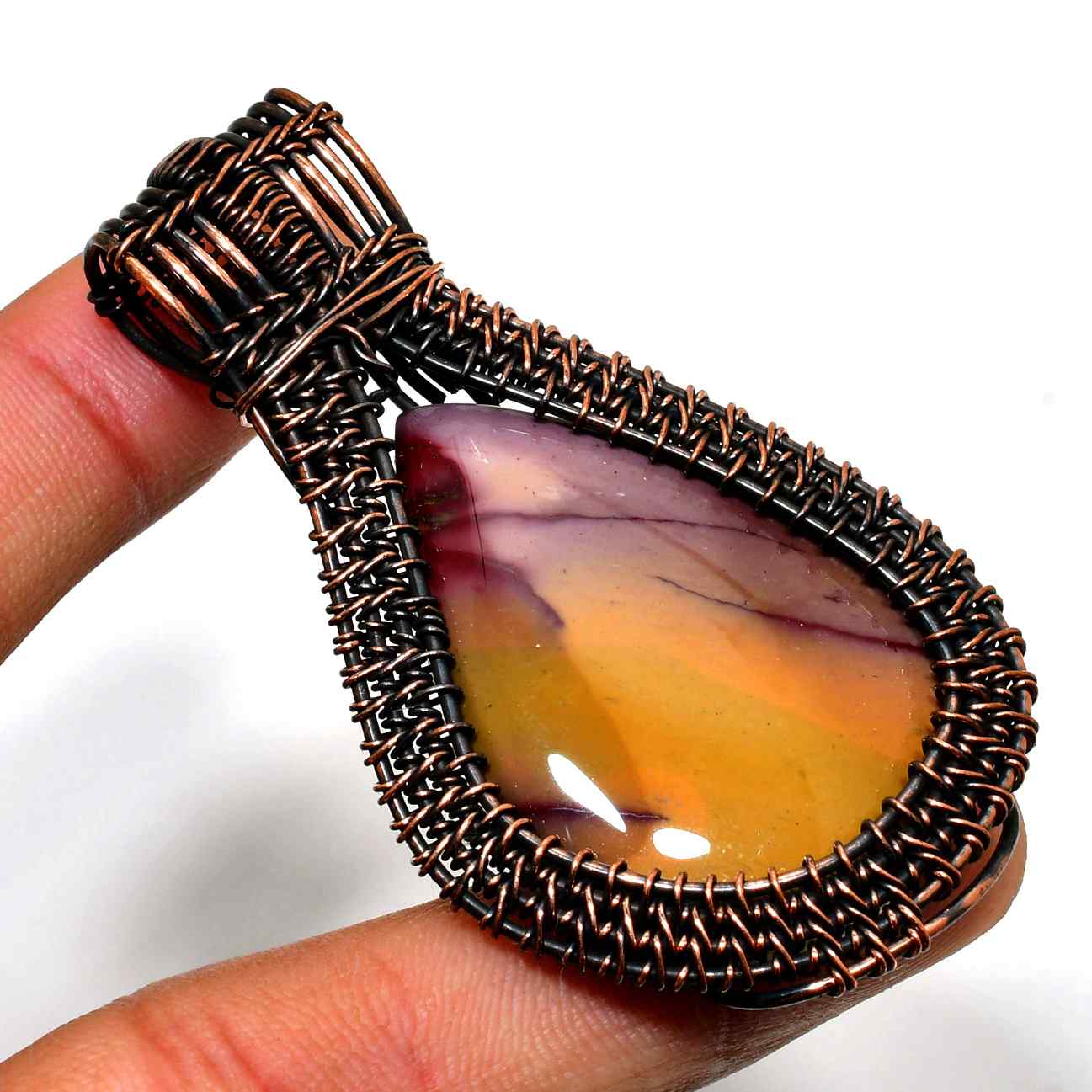 Serenity’s Embrace – Rustic Agate Copper Pendant
