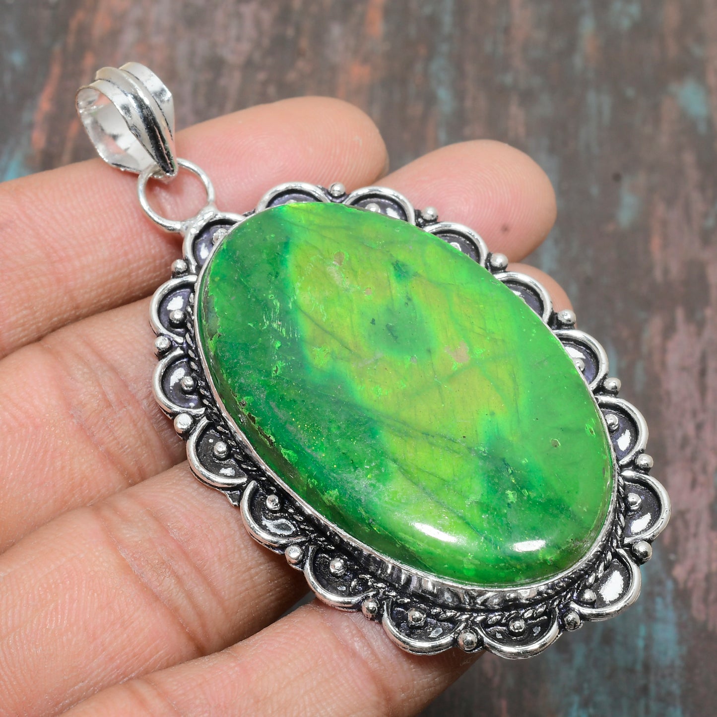 Verde’s Embrace – Jade & Silver Harmony Pendant