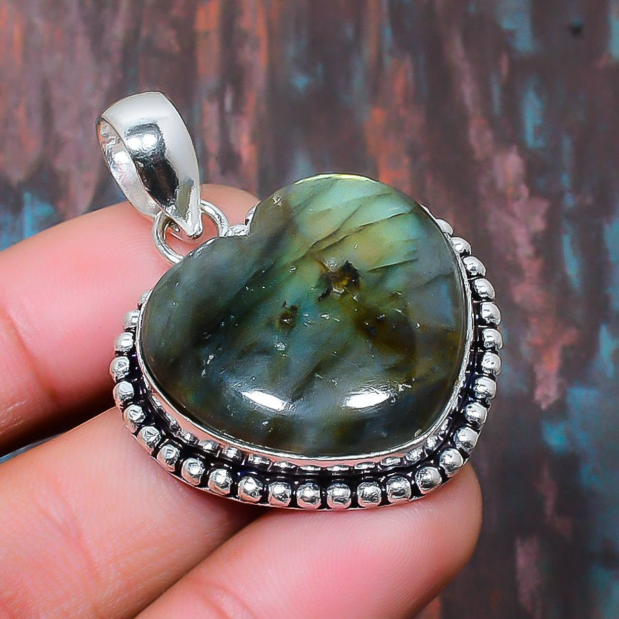 Celestial Heart – Labradorite Sterling Silver Pendant