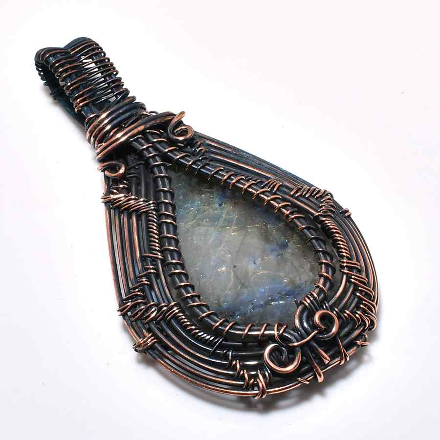 Selene’s Gleam – Copper-Wrapped Labradorite Pendant