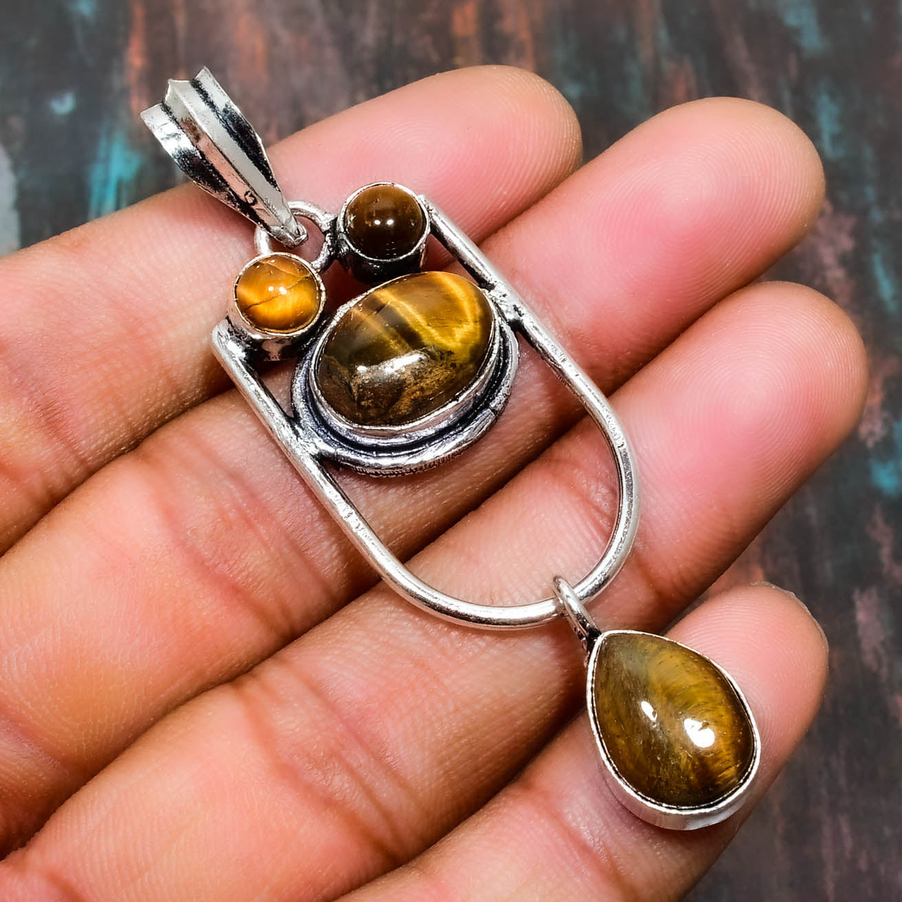Sentinel’s Gaze – Tiger’s Eye Silver Pendant