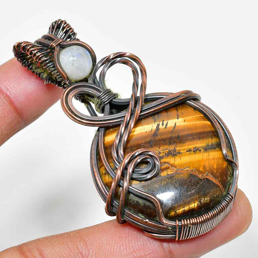 Valor’s Eye – Tiger Eye Copper Pendant
