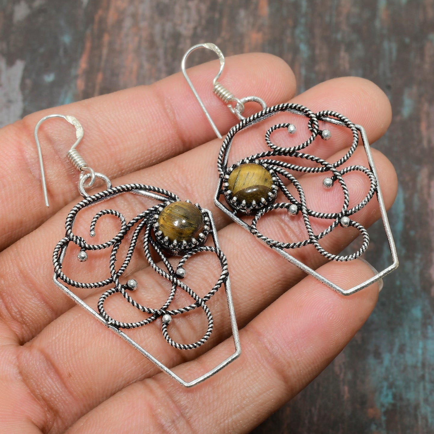 Guardian’s Gaze – Tiger’s Eye Silver-Wire Earrings