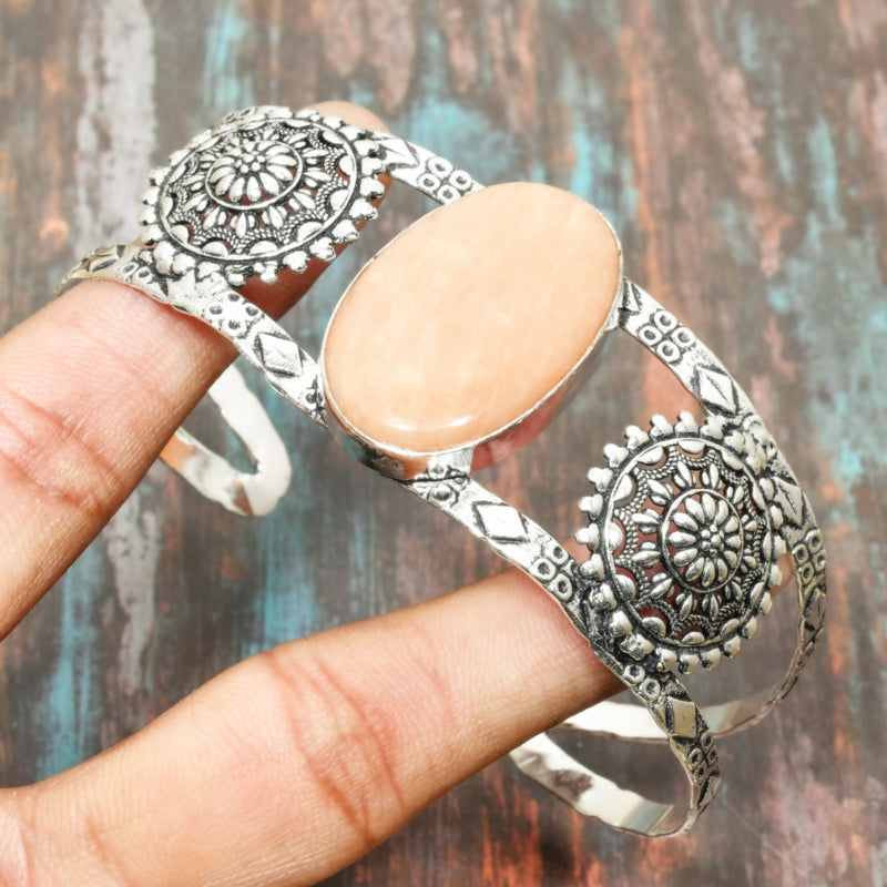 Solara’s Radiance – Handcrafted Sunstone & Sterling Silver Cuff